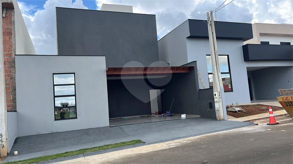 Sobrado á venda com 03 suítes, no Residencial Villeneuve em São Carlos-SP.