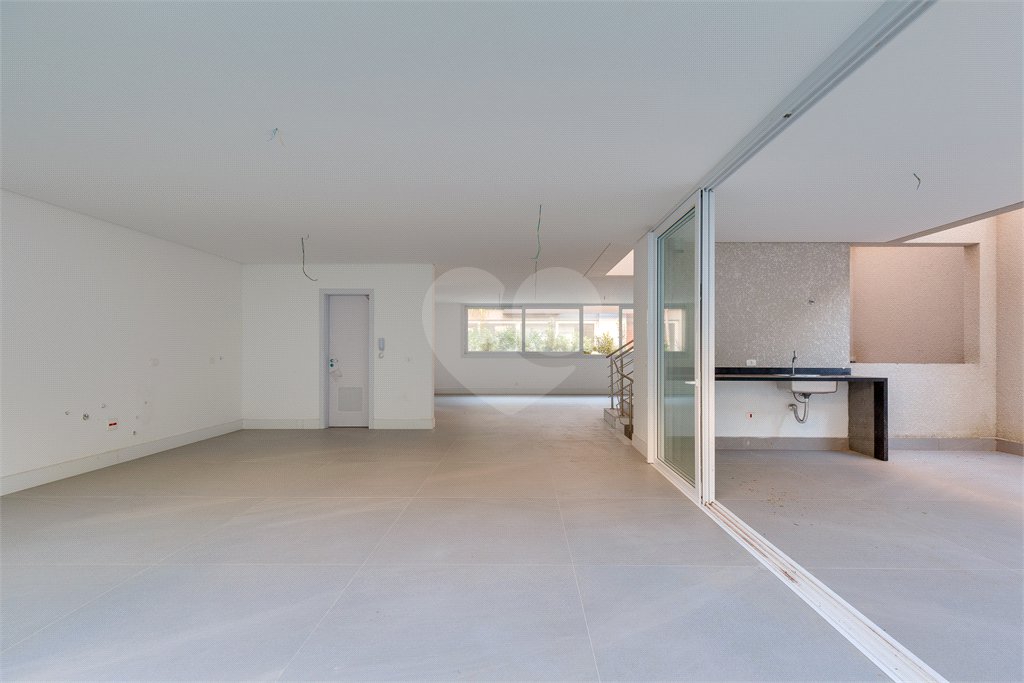 Casa à venda com 4 suítes no condomínio Vila Arese, São Paulo - SP