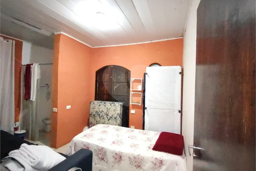 Casa Térrea de Esquina à Venda no Parque Vitória – Excelente Potencial!
