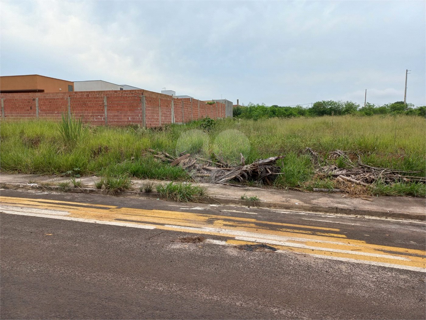 Terreno plano com 163,56 m² de área total