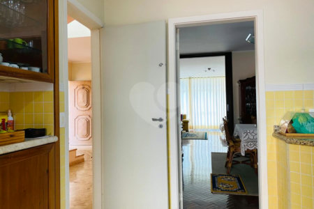 Sobrado à venda com 5 quartos, sendo 1 suíte, em Interlagos, São Paulo, SP