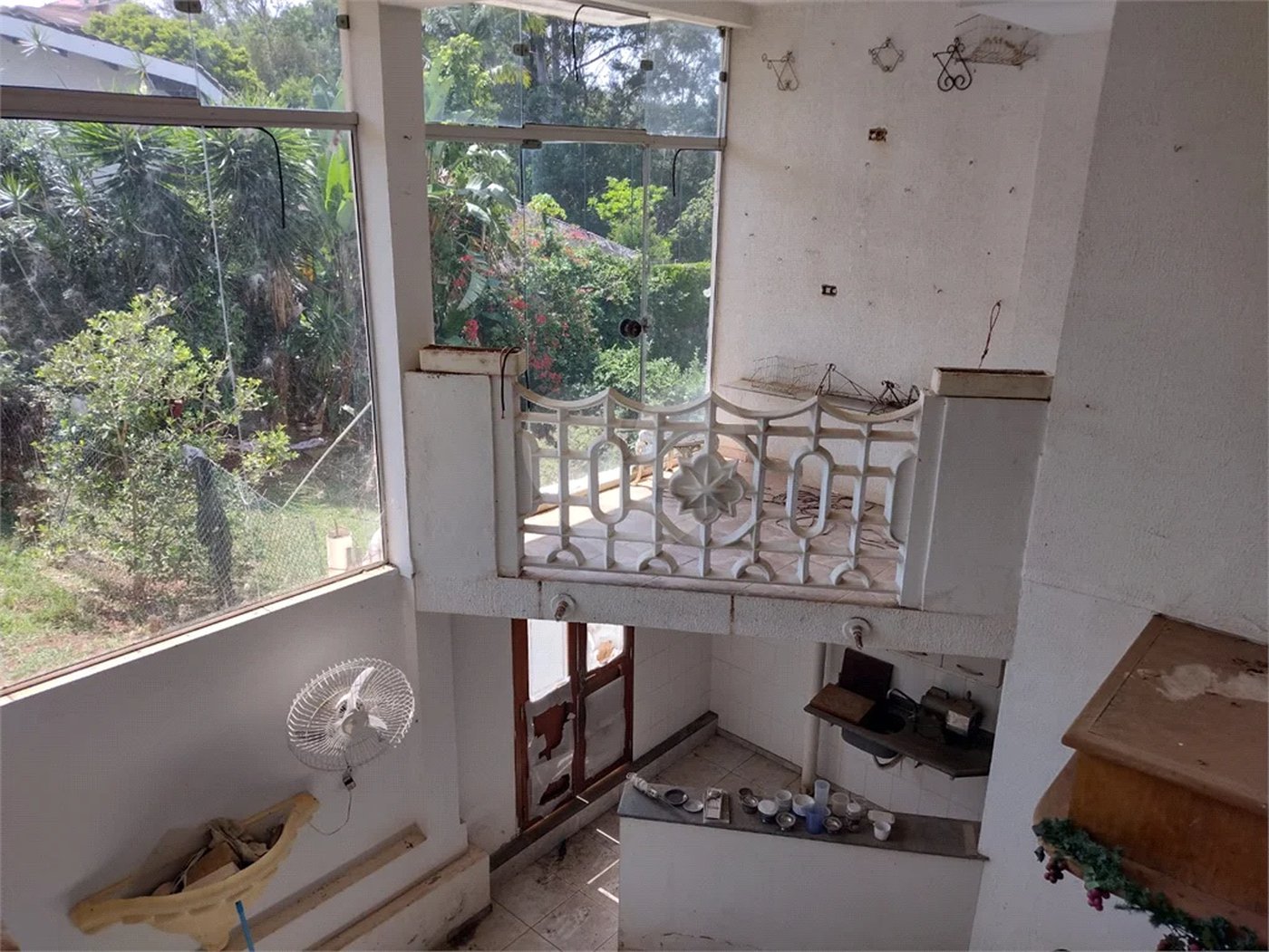 Casa à venda com 7 quartos, sendo 4 suítes, no condomínio Estância Marambaia, Vinhedo - SP