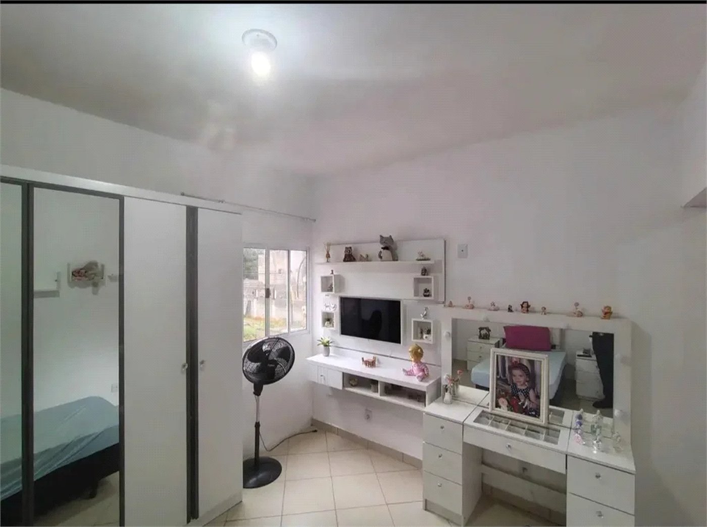 Casa à venda com 2 quartos no condomínio Antilhas, Cotia - SP