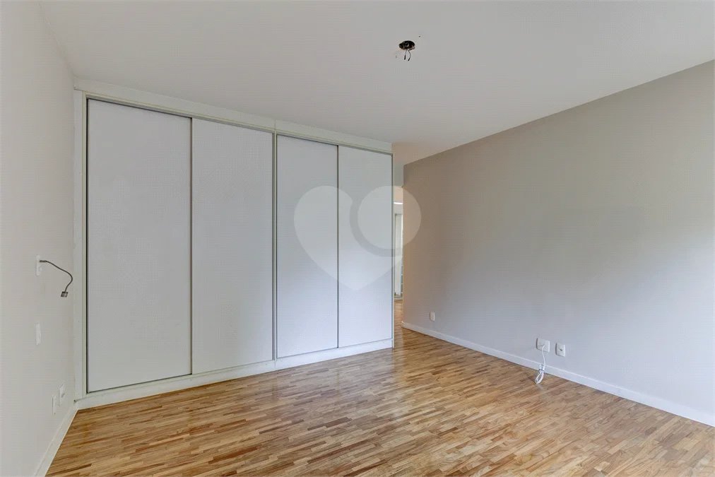Apartamento no Alto da Boa Vista Condomíno com vasta área verde, lazer e segurança..