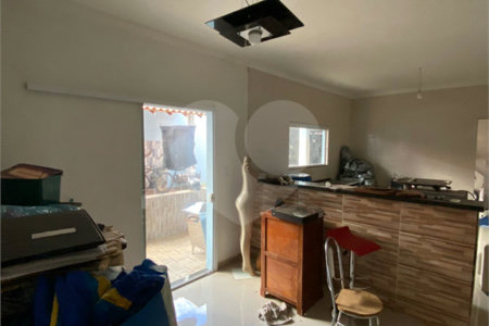 Casa Térrea com 2 dormitórios, sendo 1 suíte.