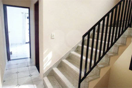 Casa com 180m², 3 dormitórios, 1 vaga, à venda na Vila Scarpelli em Santo André.