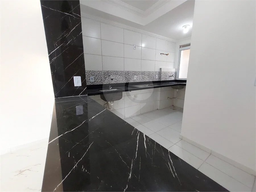 Apartamento à venda com 2 quartos e 1 vaga na Vila Nova Bonsucesso