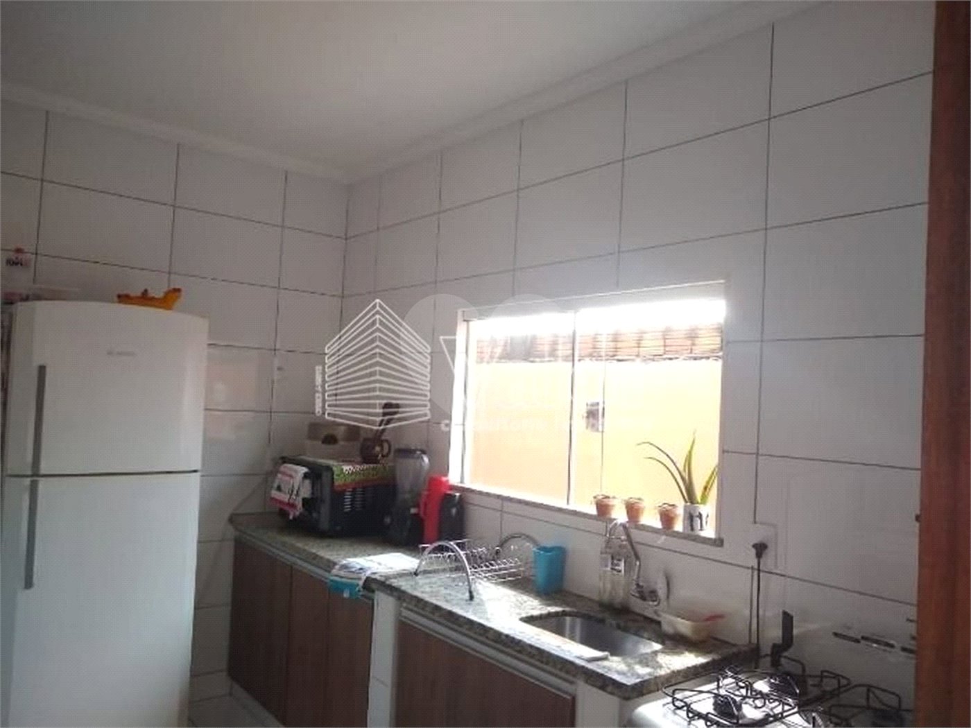 Casa Térrea com 3 dormitórios, sendo 1 suíte.
