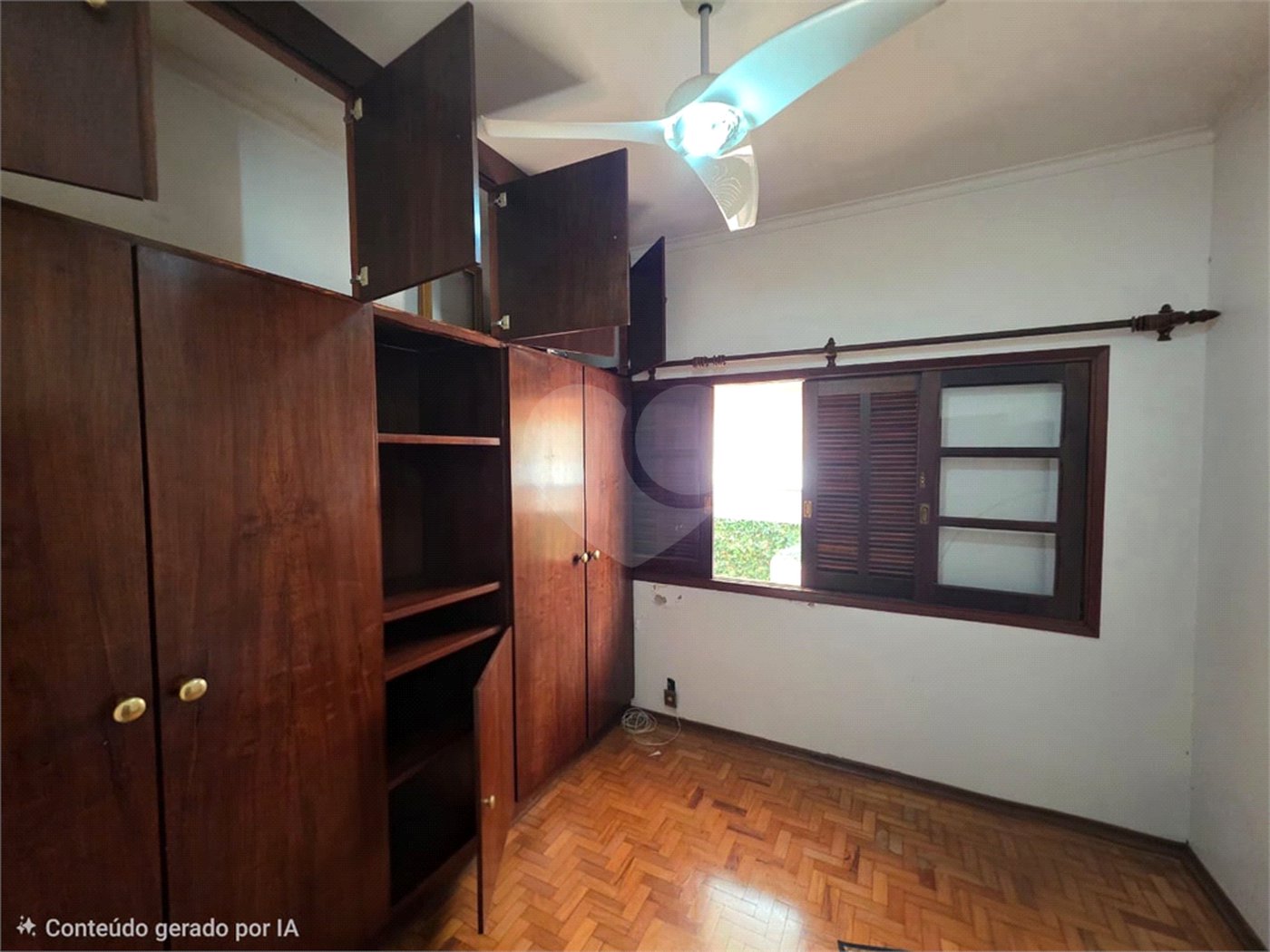 Casa Térrea 5 quartos bem localizada com piscina.