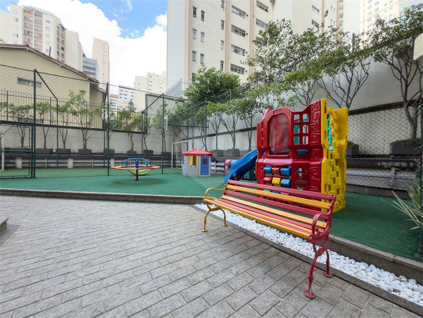 Apartamento com 190 metros 3 suítes 4 vagas de garagem