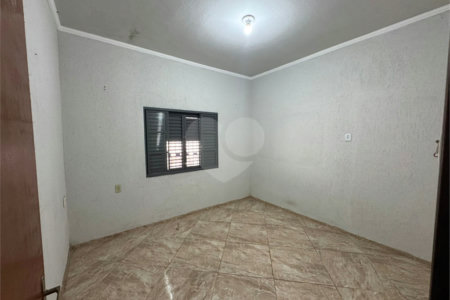 Casa á venda, com 2 Dormitórios e Edícula, em São Carlos-SP.