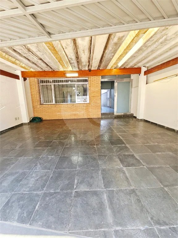 4 dormitórios, 1 suíte, 3 banheiros, 2 vagas, Área Total: 130,00 m², Construído: 174,00 m²