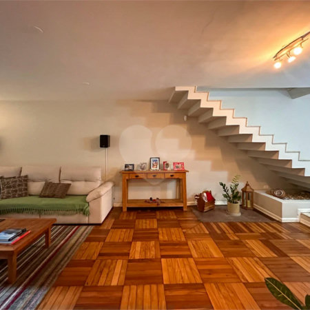Casa à venda no Brooklin com 3 Quartos, 2 Vagas 220m² - Próximo ao Shopping Morumbi