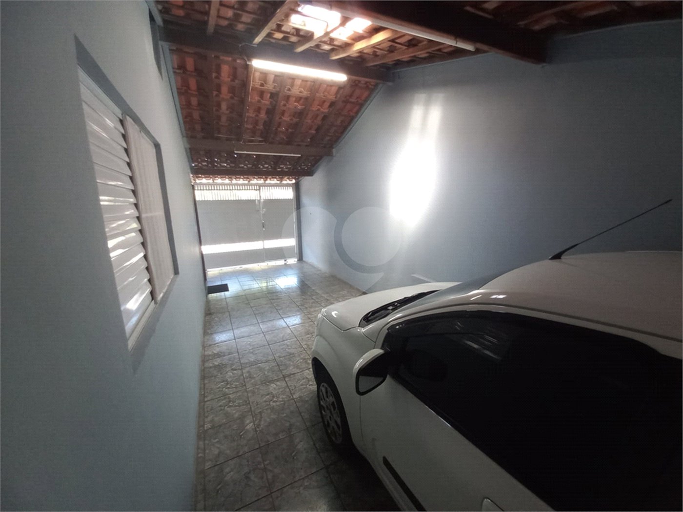 Casa Térrea com 3 dormitórios, sendo 1 suíte.