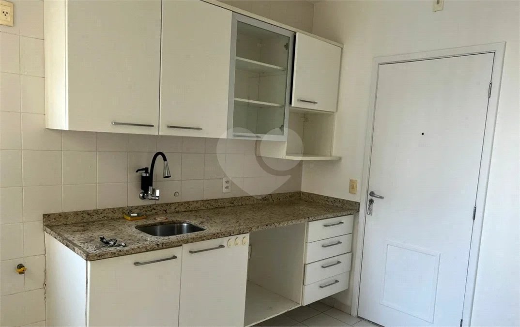 Excelente apartamento de 3 dormitórios, sendo uma Suíte e 2 vagas de garagem.