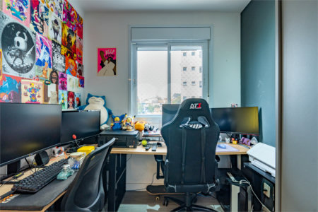Apartamento a venda na Rua Gaspar Lourenço totalmente reformado - 2 quartos, varanda
