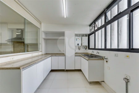 Apartamento no Alto da Boa Vista Condomíno com vasta área verde, lazer e segurança..