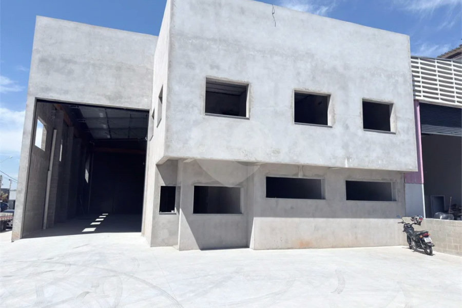 Galpão comercial para alugar no Alphanorte
