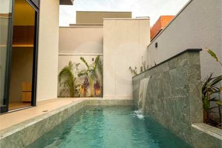 Indaiatuba - Condominio Sapezal - R$ 2.400.000,00 - Área Total 360,00 m² - Área Construída 213,32 m² - TÉRREA - 03 suítes sendo a master com closet; - Escritório; Lavabo; Cozinha com cooktop e planejados; Gourmet com churrasqueira; Ambientes preparados para ar condicionado; Piscina com cascata,