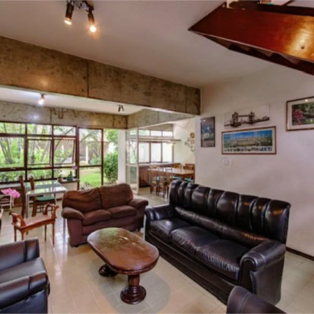 Casa para locação no Jardim da Saúde – São Paulo Imóvel amplo e elegante, com 360 m² de área construída em terreno de 400 m²