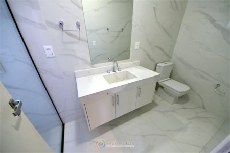 Indaiatuba - SP - Condomínio Helvetia Park - 490 m² Terreno - Sobrado com 307 m² de Área Construída - Escritório com móveis planejados - Sala de estar e jantar ampla e integradas - Cozinha planejada completa, com eletrodomésticos (cooktop, forno, coifa, geladeira, microondas) - Lavanderia
