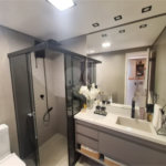 Apartamento totalmente mobiliado com 2 dormitórios, 1 vaga