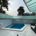 Casa com 4 quartos em condomínio fechado com piscina