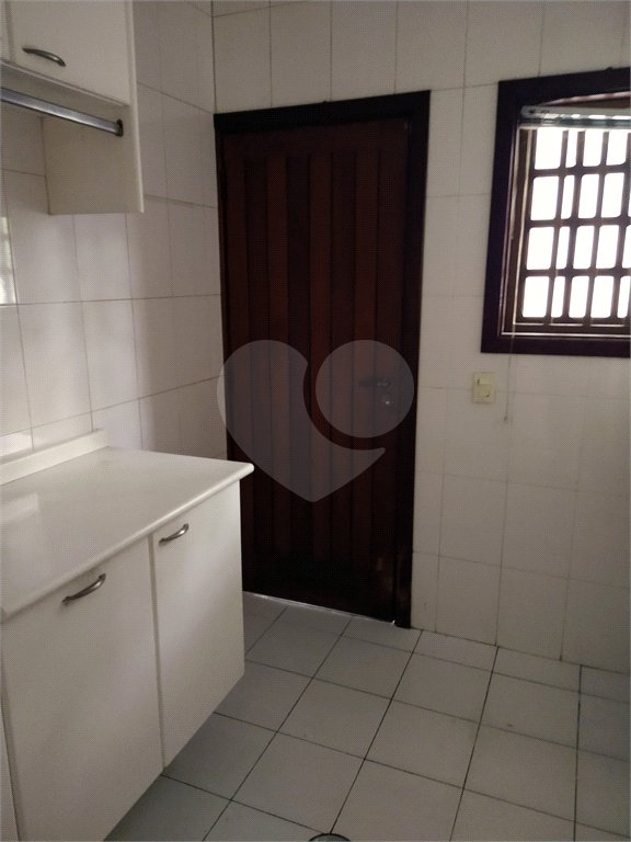 SOBRADO DE 426,0 M² COM 04 SUITES, SALÃO DE FESTAS, 06 VAGAS,06 BANHEIROS E PISCINA PARA LOCAÇÃO OU VENDA NO BARRO BRANCO