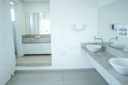 Lindo Salão Comercial para locação com 924m2 no Centro de Atibaia