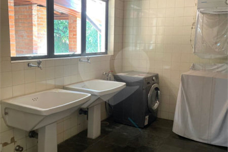 Casa à venda, 742 m², com piscina, 5 suítes, em Embu das Artes