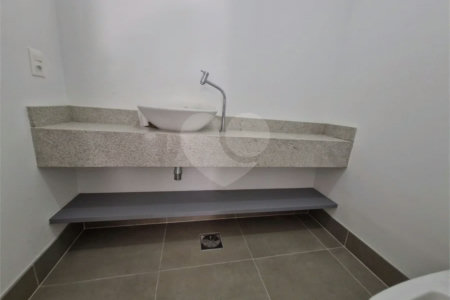 Casa à venda ou para alugar com 3 suítes no condomínio Jardim Flora, São Paulo - SP