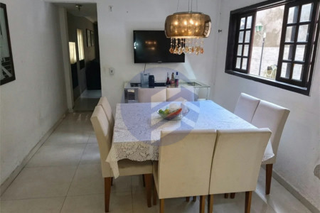 Casa à venda com 3 quartos, sendo 1 suíte, em Butantã, São Paulo - SP