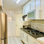 Apartamento de 03 dormitórios sendo 1 suíte e 02 vagas de garagem.
