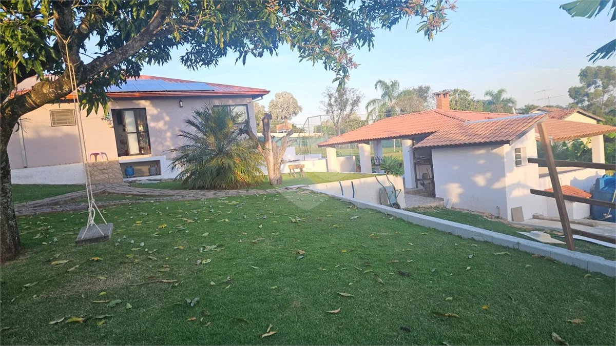 Indaiatuba- condominio Vale das Laranjeiras - Itaici - Terreno 3040,00 ms- construida 220ms - 3 dormitórios, sendo 2 suítes e uma suíte master com closet, além de uma sala ampla com 3 ambientes, Cozinha planejada,, campo de futebol/vôlei, Area de lazer com piscina, espaço gourmet com churrasque