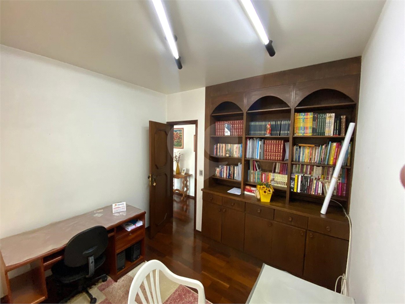 Casa Térrea com 3 suítes, sendo 1 suíte master.