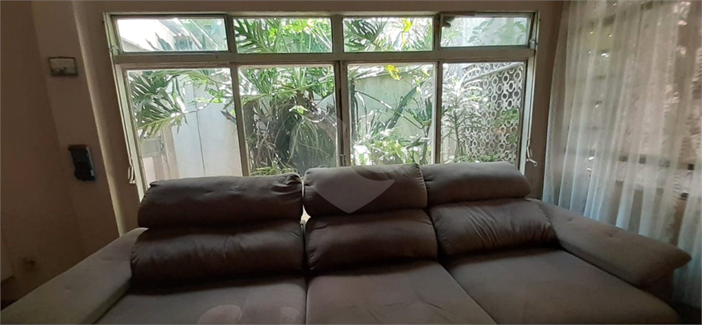Casa Térrea Ampla com 4 Dormitórios, Suíte e Quintal à Apenas 15 Minutos do Estação Tatuapé.