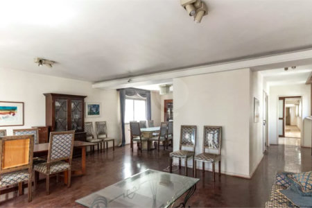 Este elegante apartamento em Higienópolis oferece 224m² de área muito bem distribuída, perfeito para quem valoriza conforto