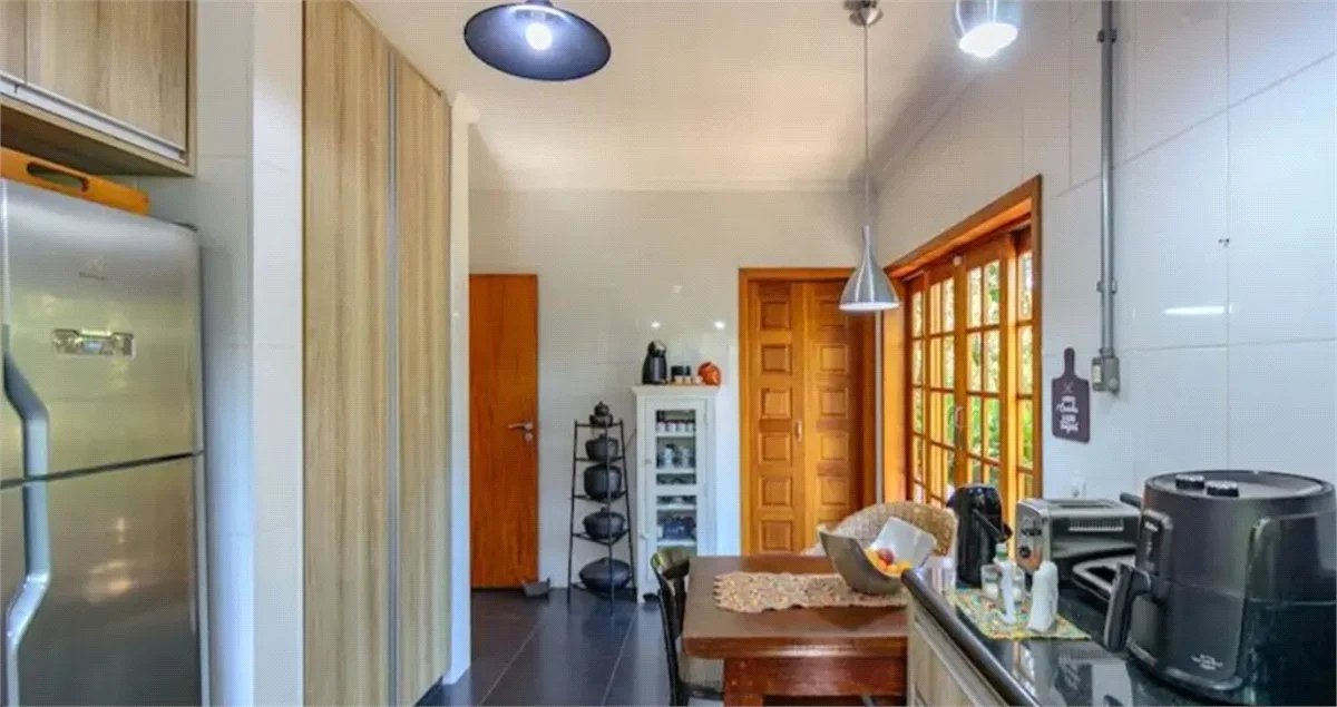 Casa à venda com 4 quartos, sendo 2 suítes,  em Granja Viana, Cotia, SP