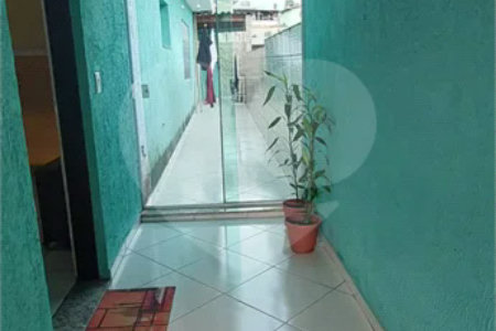 Sobrado espaçoso em São Miguel Paulista com 5 dormitórios e 5 vagas.