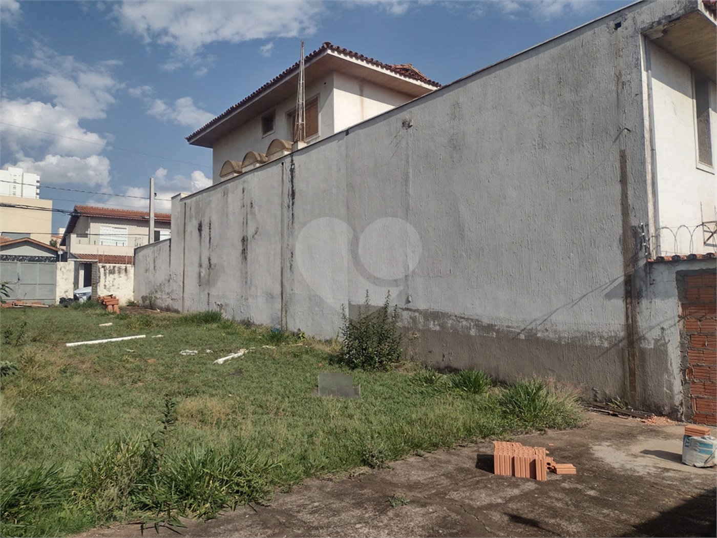 Terreno á venda no Jardim Paraíso