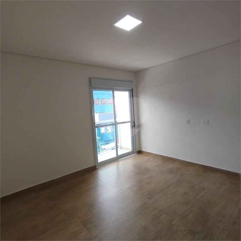 Sobrado à venda, 3 suítes, garagem, a 300 m do metrô Vila Matilde