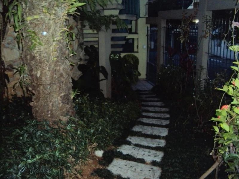 Sobrado à venda 400m² com 4 quartos, sendo 2 suítes, 6 vagas no Jardim Peri Peri próximo metrô Vila Sônia