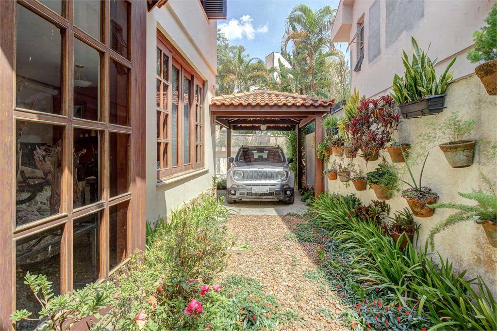 Casa à venda com 3 suítes no condomínio Canumá, São Paulo - SP