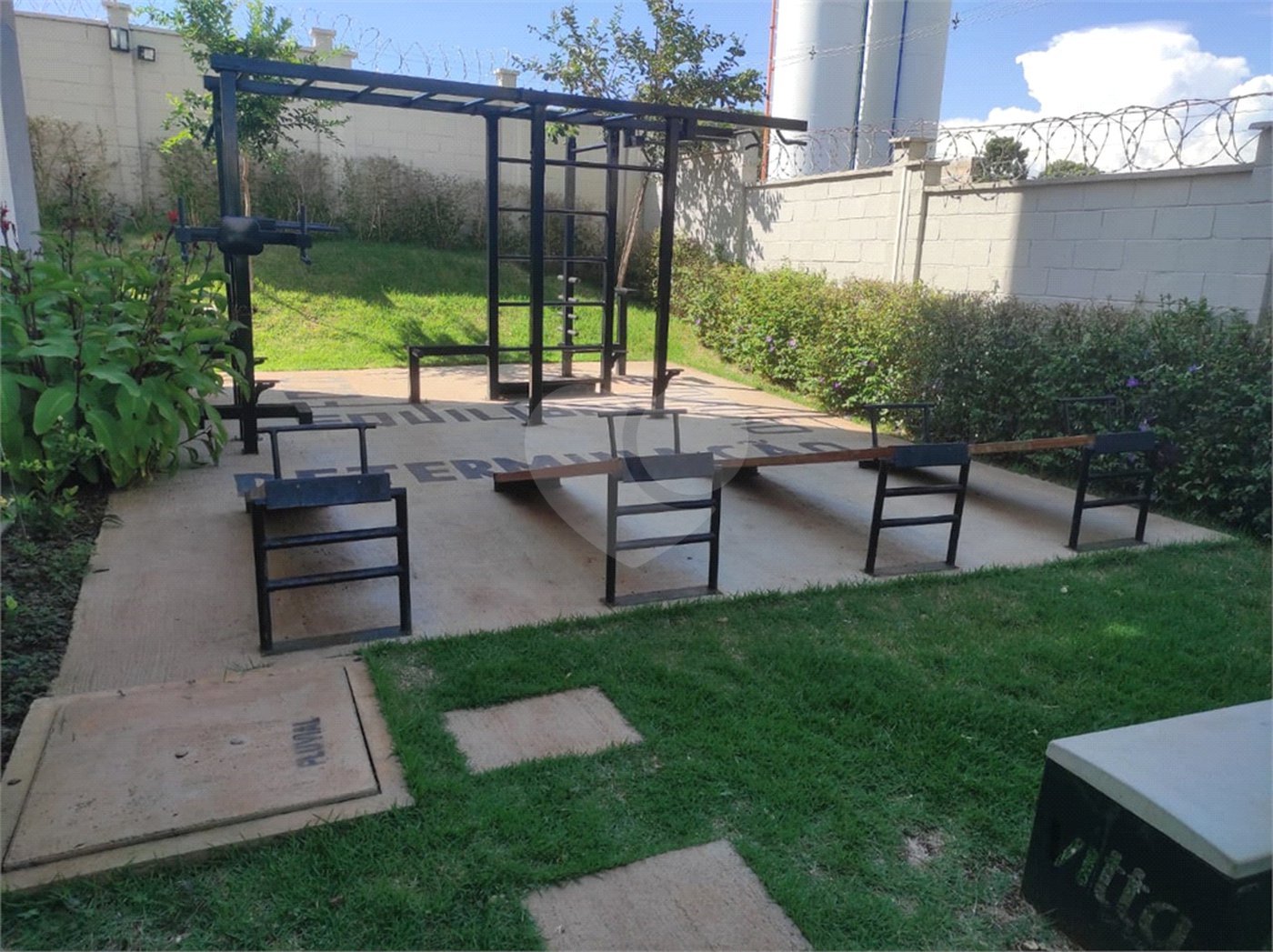 Apartamento no Condomínio Ipê Branco .