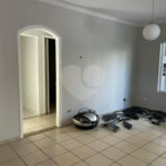 Sobrado com 4 dormitórios, 2 suítes, closet, varandas, escritório, jardim de inverno, espaço gourmet com churrasqueira e fogão a lenha e 3 vagas.