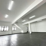 Galpão com 250m² , 4 vagas , para locação em Itaquera.