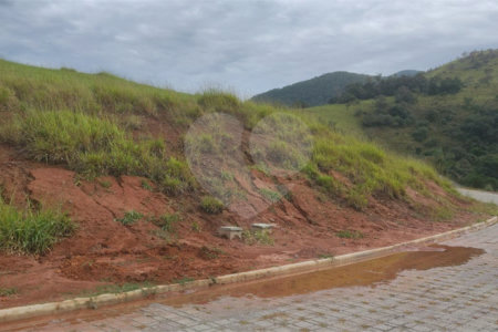 Terrenos de 300 metros em condomínio fechado e prontos para construir na região de Atibaia
