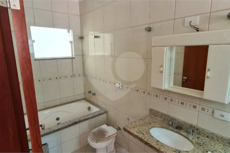 Sobrado a venda no Ipiranga de 220m² com 4 suítes e 2 vagas.Estuda permuta.