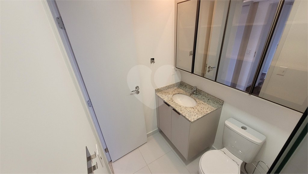 Apartamento de 2 quartos mobiliado à venda no Paraíso