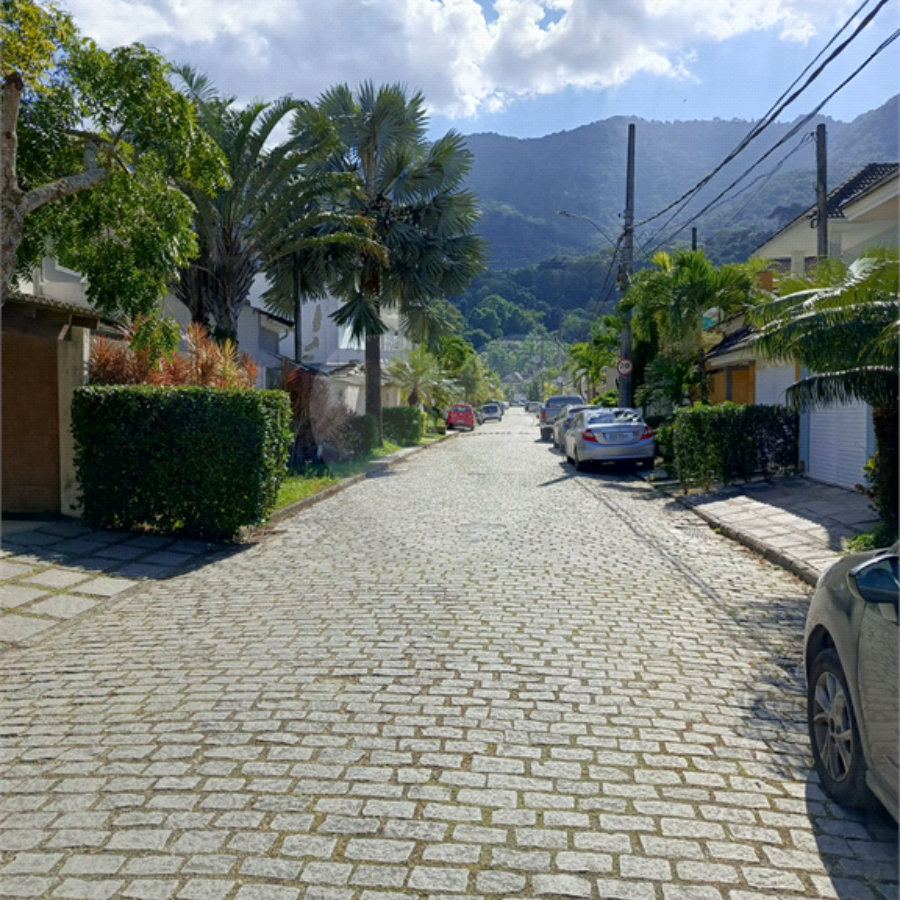 Casa Padrão com 4 Suítes + Área Gourmet | Condomínio Atlântico Sul – Vargem Pequena – RJ